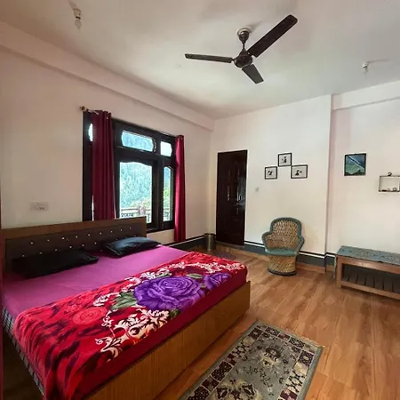 Pahadirovers Homestay & Cafe Kasol Exterior photo