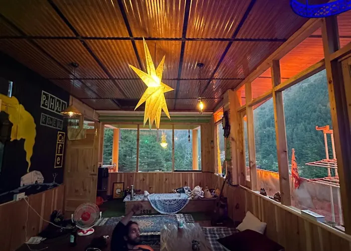 Pahadirovers Homestay & Cafe