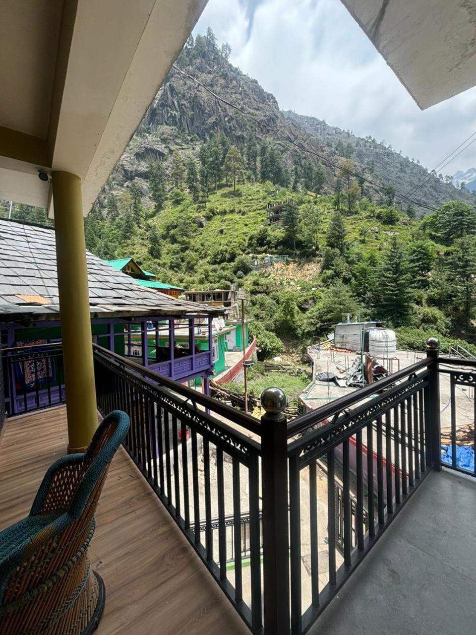 Pahadirovers & Cafe