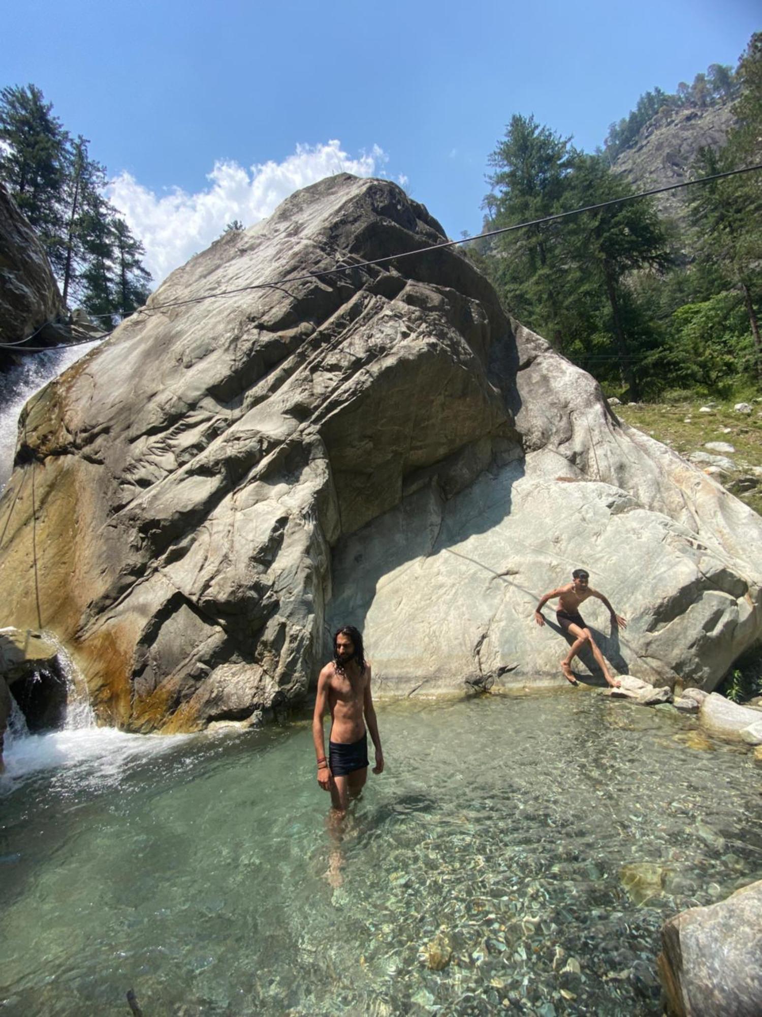 Homestay Pahadirovers & Cafe Kasol